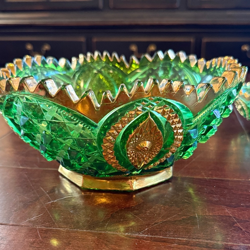 Green Glass Bowl Set with Gold Trim - Picture 2 of 5